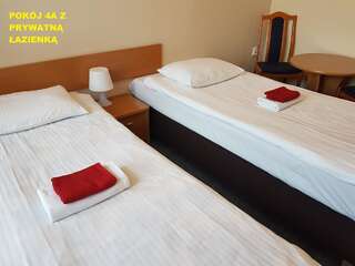 Хостелы MEGA Hostel i Apartamenty Быдгощ Двухместный номер с 1 кроватью и собственной ванной комнатой-4