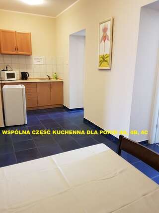 Хостелы MEGA Hostel i Apartamenty Быдгощ Стандартный двухместный номер с 2 отдельными кроватями и общей ванной комнатой-4